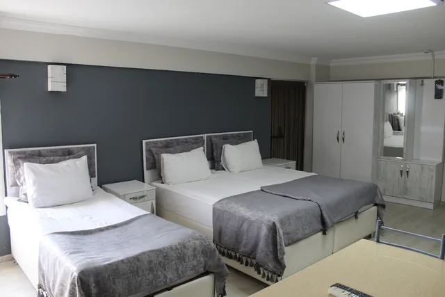 غرفة ديلوكس بسرير مزدوج بشرفة، Oban Suites 1/10