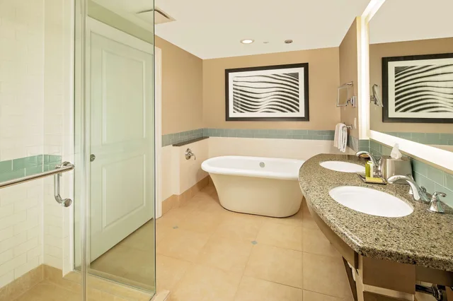 جناح بسريرين كينج وسرير كوين بـ3 غرف نوم مع أريكة، Hilton Grand Vacations Club Parc Soleil Orlando 10/13