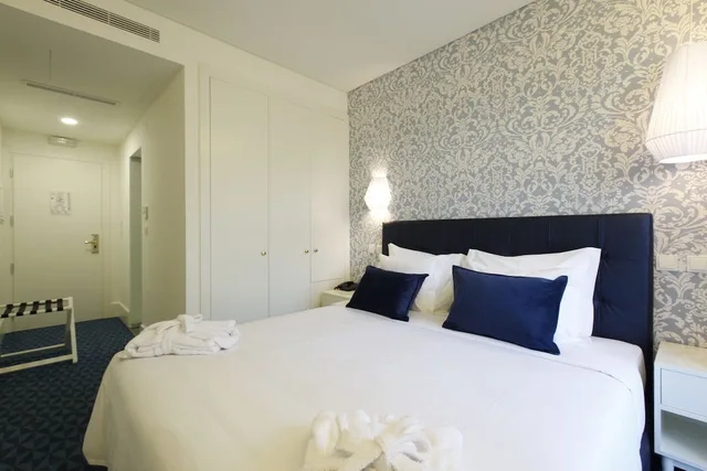 Room, Queen Bed, Street View, Balcony، Hotel Lis Baixa 2/4