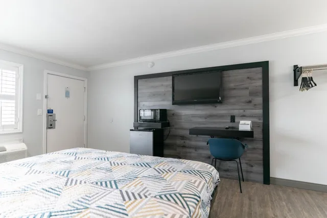 2 King Beds - Mobility Access RI Shwr Nsmk، Motel6 Pico Rivera, CA - Los Angeles 2/8