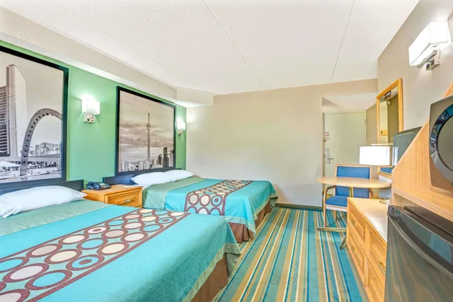 غرفة بسريرين كوين، Super 8 by Wyndham Toronto East ON 3/9
