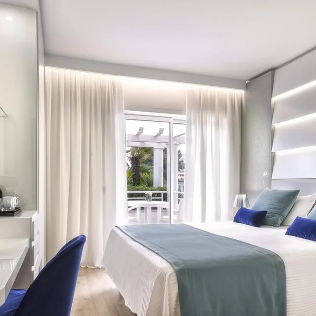 غرفة فاخرة بإطلالة على البحر مع أريكة، Atlantic Hotel Riccione 4/10