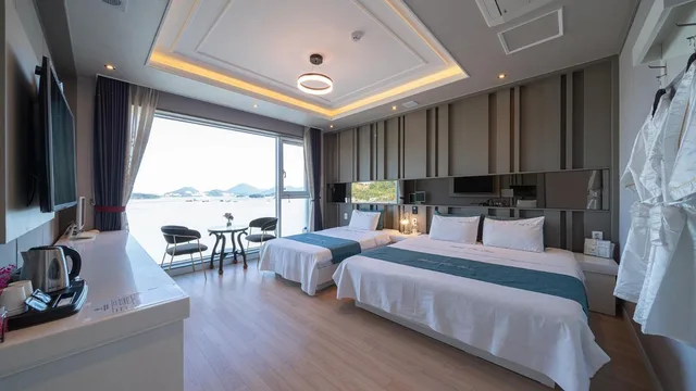 غرفة عائلية بإطلالة على البحر، Hotel The One Yeosu 1/10