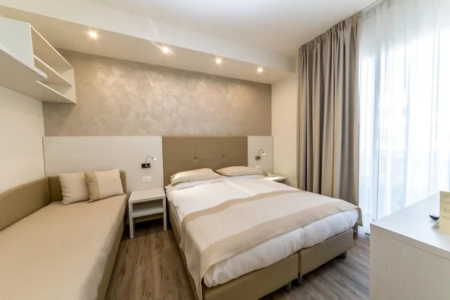 غرفة فاخرة ثلاثية، Hotel Touring 3/5