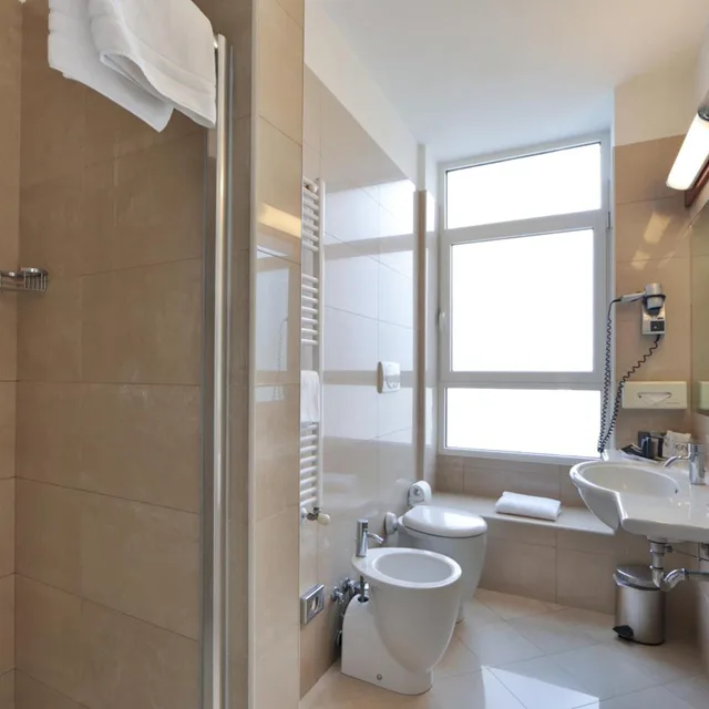 غرفة بسرير مزدوج أو سريرين منفصلين، Best Western Hotel Madison 9/10