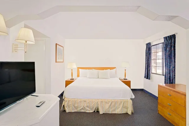 غرفة بسرير كينج، Days Inn & Suites By Wyndham Needles 1/6
