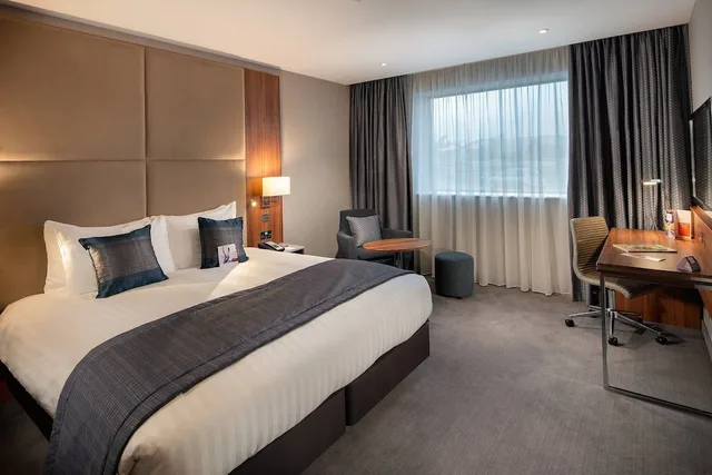 Plaza, Club, Suite, King Bed, Club Floor، CROWNE PLAZA LONDON HEATHROW T4 1/7
