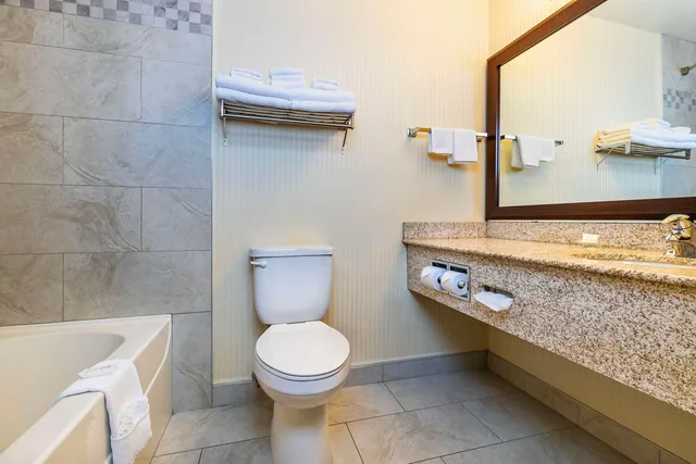 غرفة بسريرين كوين، Quality Inn & Suites Yorkton 4/4