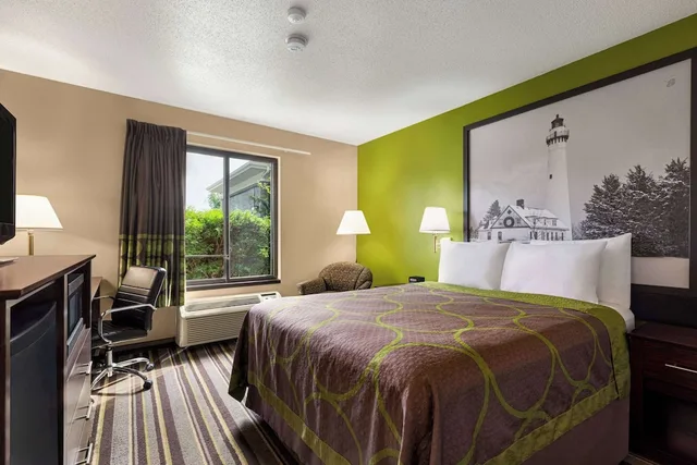 غرفة بسرير كوين لذوي الإعاقة، Super 8 By Wyndham Germantown/Milwaukee 1/6