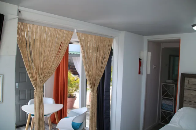 غرفة كومفورت بسرير كوين بإطلالة على البحر في الطابق الأرضي، Coral Reef Beach Aruba 1/2