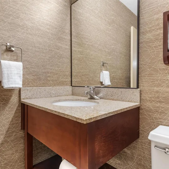 جناح بسريرين كوين لذوي الإعاقة، Best Western Fairmont 6/6