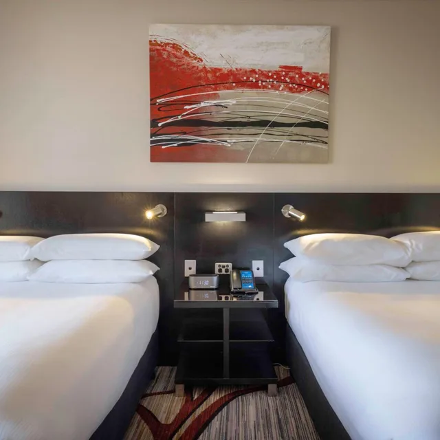 غرفة تنفيذية بسريرين مزدوجين بإطلالة على المدينة، Hilton Cairns Hotel 1/3