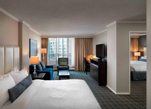 غرفة بسرير كينج، Chateau Victoria Hotel And Suites 1/3