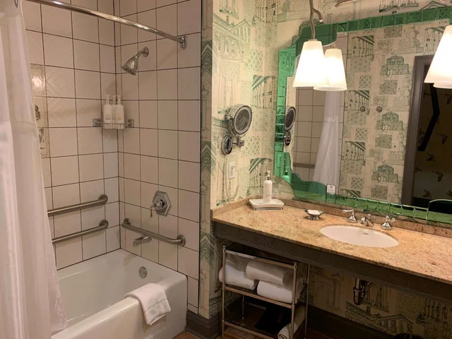 Suite, King Bed, Bath and Shower, Accessible, Royal Sonesta Portland Downtown 5/7