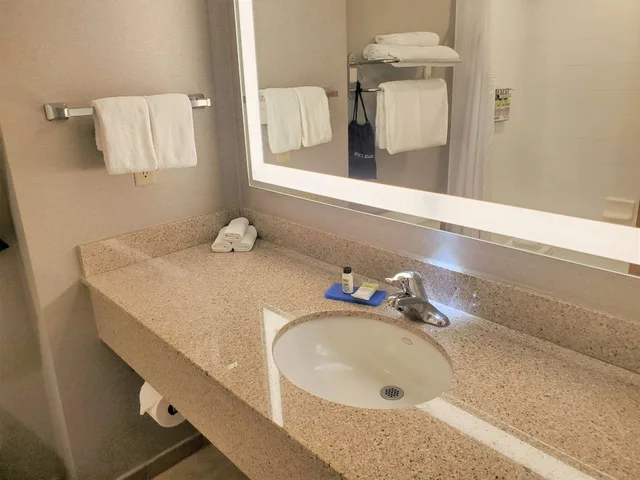 جناح بسرير مزدوج لذوي الإعاقة، Holiday Inn Express Hotel Suites Cheney University Area 3/5