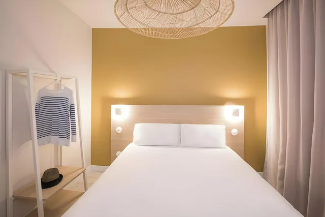 Business, Queen Bed, Life Hotel Marseille 1/2