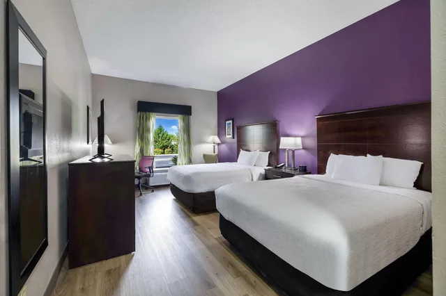 Room, Quadruple, 2 Queen Beds, Accessible, La Quinta Inn & Suites by Wyndham Louisville East 2/6