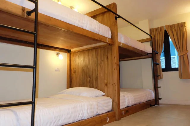 غرفة رباعية بحمام مشترك، Siri Poshtel Bangkok 1/2