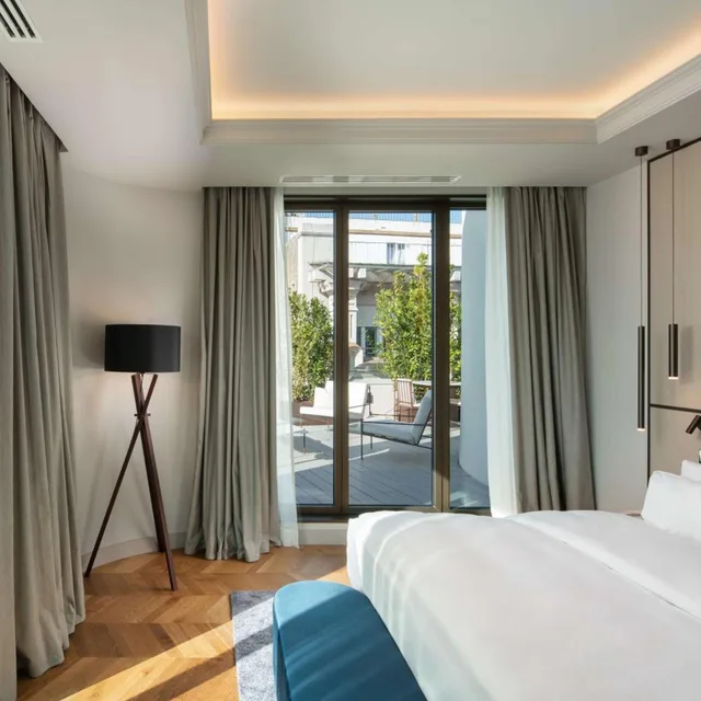 جناح جونيور بشرفة بجاكوزي، Radisson Collection Hotel, Magdalena Plaza Sevilla 1/4