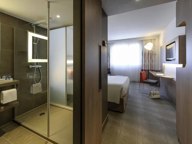 غرفة متصلة بسرير كوين مع أريكة، Novotel Lugano Paradiso 3/4