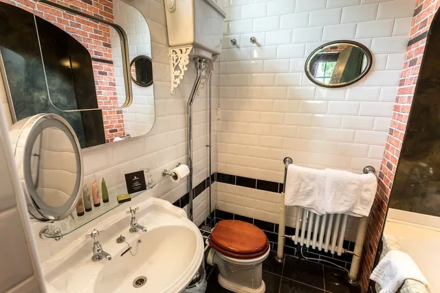 غرفة بسرير مزدوج، OYO The Townhouse 2/3