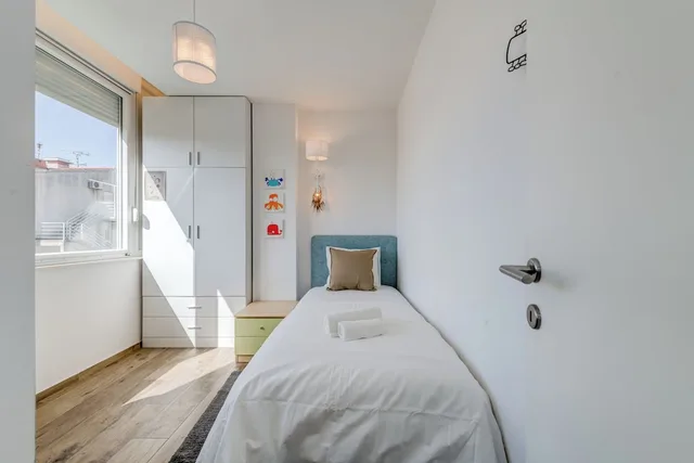 شقة بسريرين منفصلين وسرير كوين مع أريكة، Bells & Whistles, Comfortable Condo 1/9