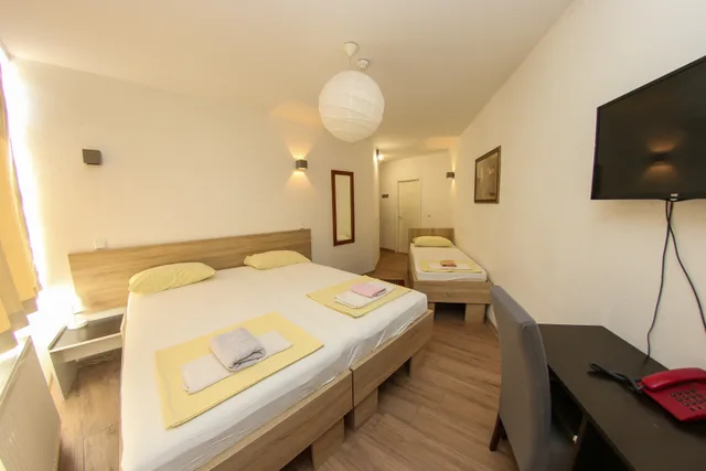 غرفة ثلاثية قياسية، Hayat Hotel 10/10