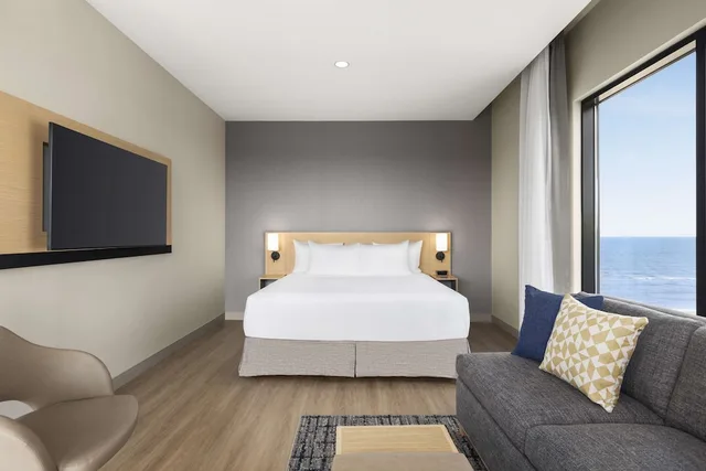 غرفة بسرير كينج بإطلالة على المدينة مع أريكة، Hyatt Place Virginia Beach Oceanfront 2/6