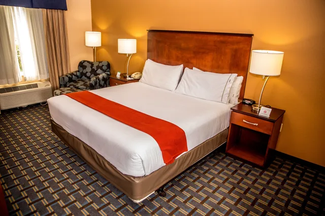 غرفة قياسية بسرير كينج، Holiday Inn Express Hotels Suites Cocoa Beach 3/5
