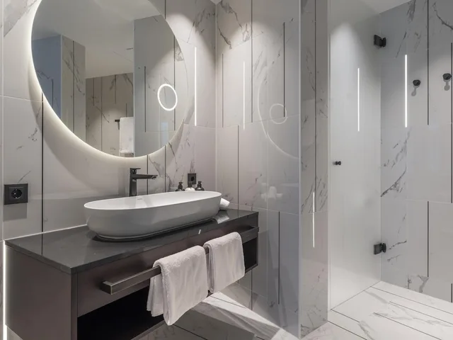 Junior Suite, King Bed, Steigenberger Europaischer Hof 8/9