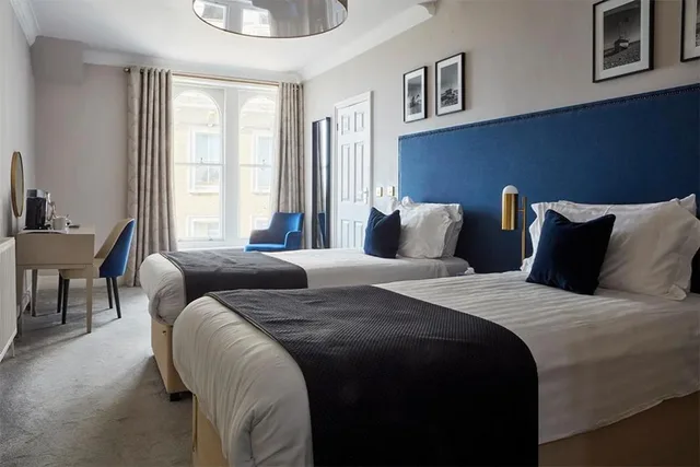 غرفة بسريرين منفصلين، The Burlington Hotel 2/3