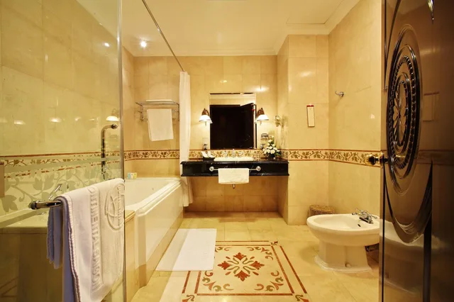 Room, Queen Bed, Continental Saigon 8/8
