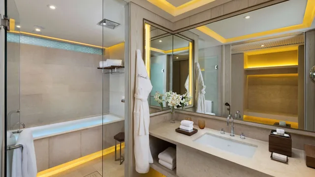 غرفة ديلوكس بسرير كينج بإطلالة على البحر، Kempinski Summerland Hotel & Resort Beirut 4/4