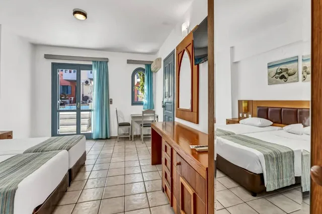 غرفة سوبيريور بسرير مزدوج بإطلالة على المسبح، Marilisa Hotel 1/1