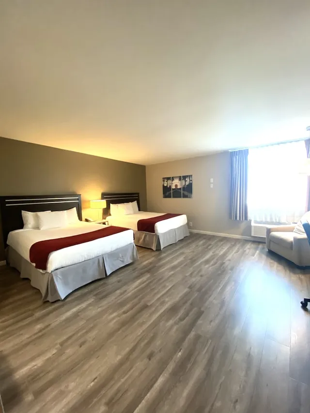Standard, 2 Queen Beds, Accessible, Redac Gateway Hotel 3/5