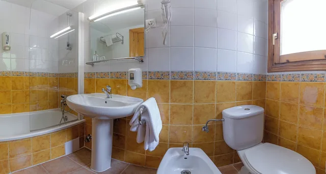 غرفة عائلية بسرير مزدوج مع أريكة، Hostal Rio Ara Bellosta 6/8