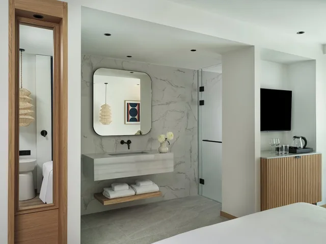 غرفة بريميوم بسرير كينج مع أريكة، InterContinental Crete by IHG 6/7