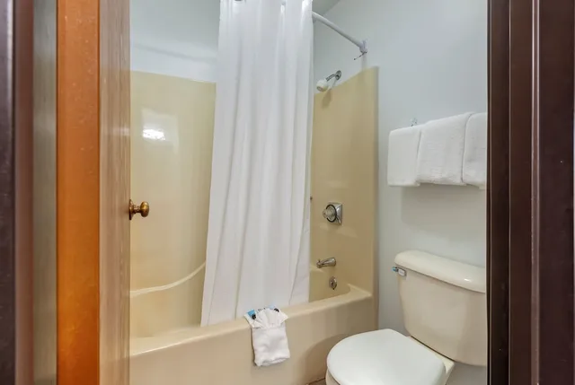 غرفة قياسية بسريرين كوين، Polynesian Water Park Resort 4/6