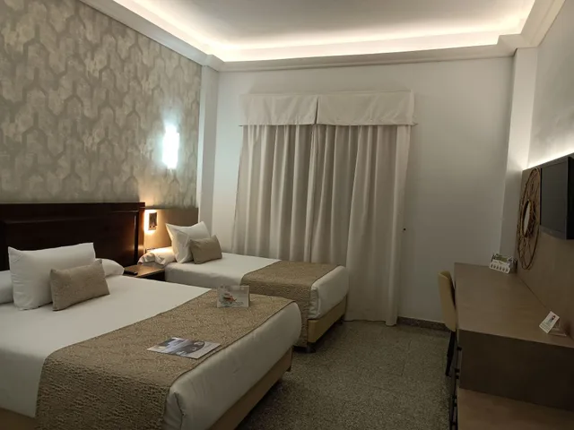 غرفة عائلية بسرير مزدوج وسرير فردي، Hotel Plaza del Castillo 1/2
