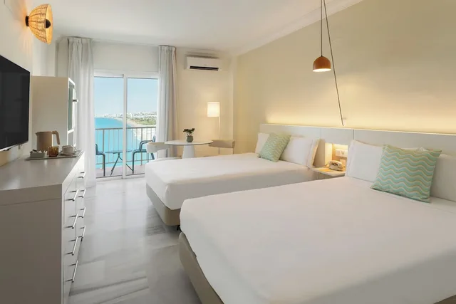Xtra, Superior, 2 Queen Beds, Sea Front, Sea View، Sol Guadalmar Malaga 5/10