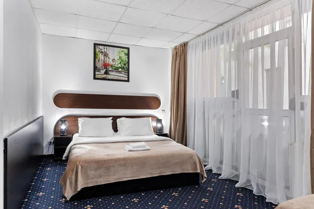 غرفة ثلاثية بشرفة، Hotel Charter Otopeni 4/10