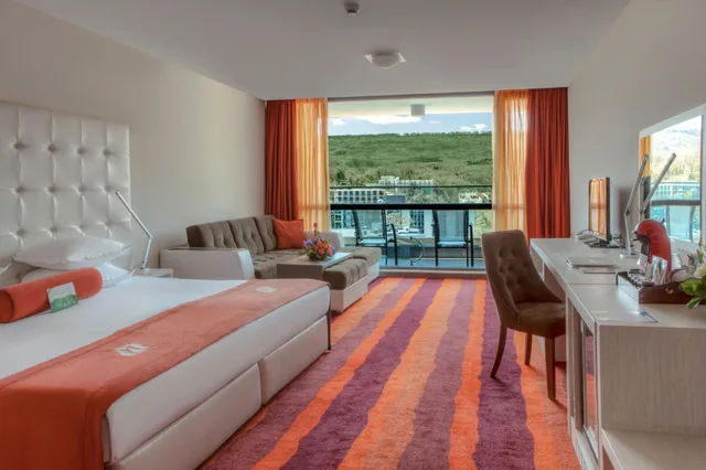 Superior, Resort View, Balcony، International Hotel Casino Tower Suites 3/7