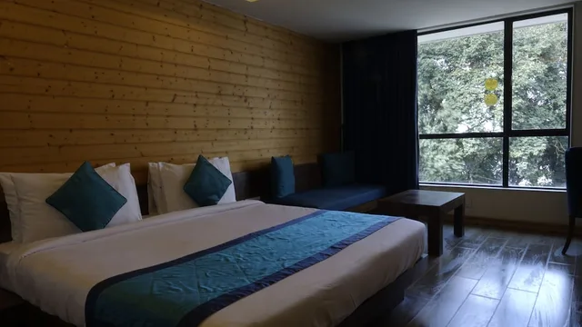 Deluxe, Suite, Double Bed, Yashshree Sanderling 4/10