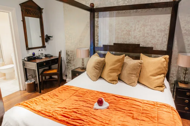 Four Poster, Queen Bed، Twenty Nevern Square Hotel 9/10