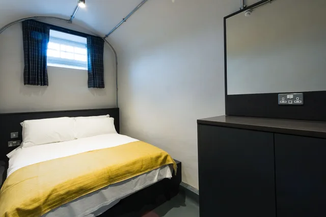 غرفة بسرير مزدوج بحمام مشترك، CoDE Pod Hostels THE CoURT 1/9
