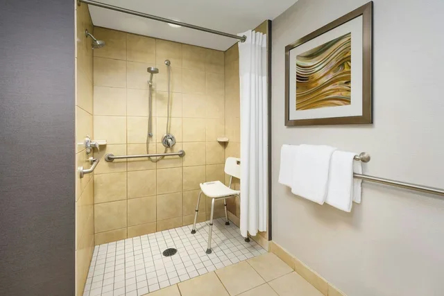 غرفة بسرير كينج لذوي الإعاقة، Courtyard By Marriott Farmington 7/8