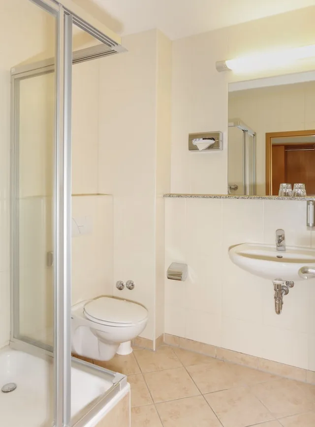 غرفة سوبيريور بسرير مزدوج بإطلالة على النهر، Hotel Am Rhein Wesseling 6/7