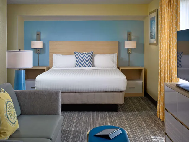 Suite, Queen Bed, Accessible, Sonesta Simply Suites Cleveland Airport 2/2