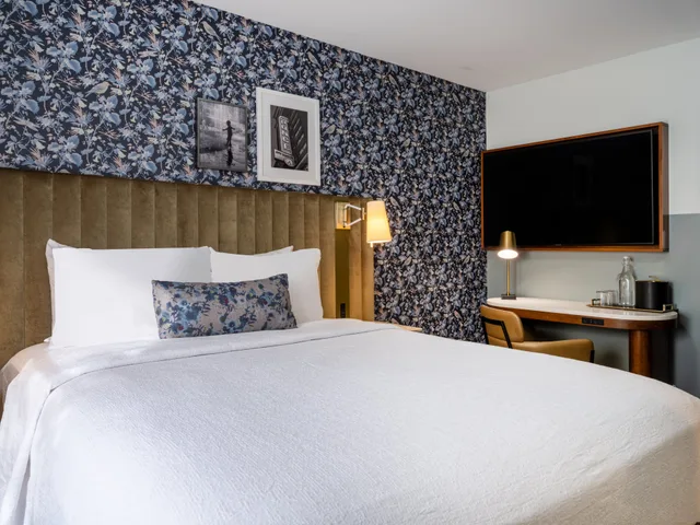 Standard, Queen Bed, The Darwin Hotel 1/2