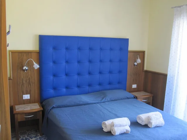 غرفة بسرير مزدوج أو سريرين منفصلين بإطلالة على البحر، Panoramic Hotel 1/3